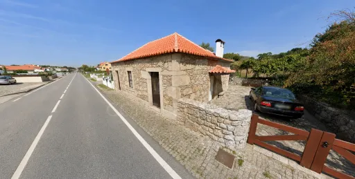 Moradia térrea em pedra pronta a habitar, próxima da praia de Vila Praia de Âncora