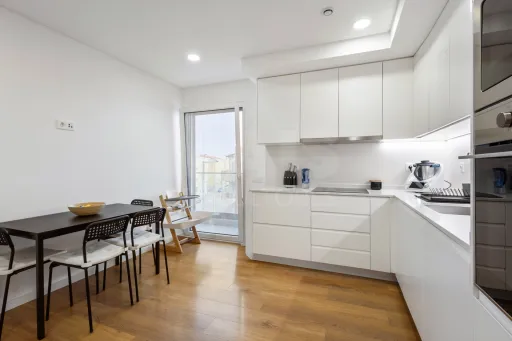 Apartamento T3 semi-novo vista mar com garagem