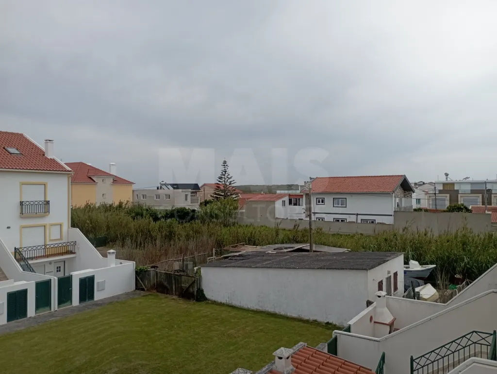 Moradia T2 + 1 Mobilada com Garagem e Quintal - Casais do Baleal