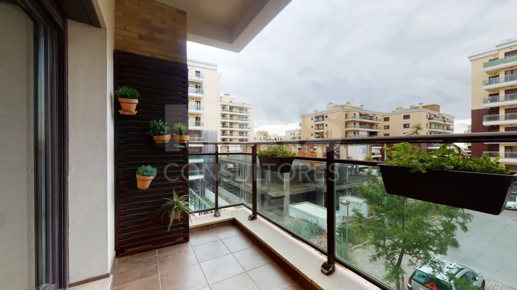 3 bedroom apartment in Terraços da Ponte with 2 balconies and 60m2 box