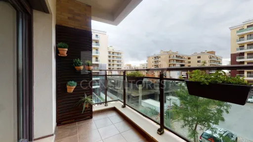 Apartamento T3 nos Terraços da Ponte com 2 Varandas e Box de 60m2