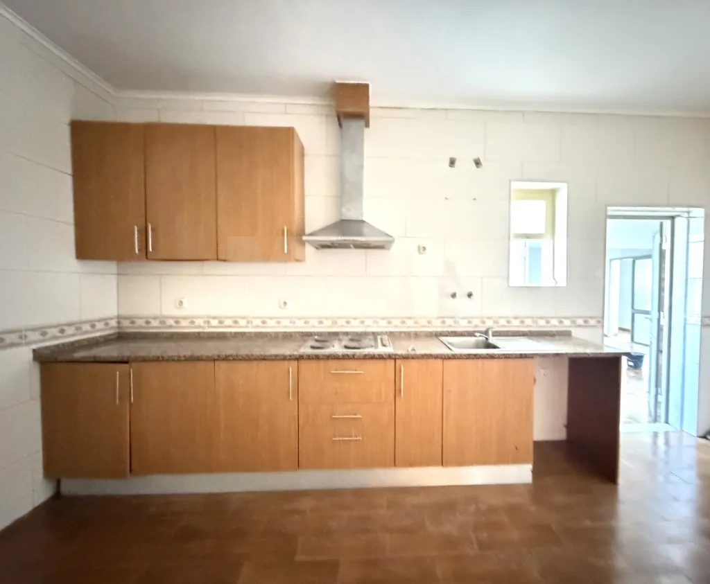 Apartamento T1+2 com terraço no centro de Samora Correia