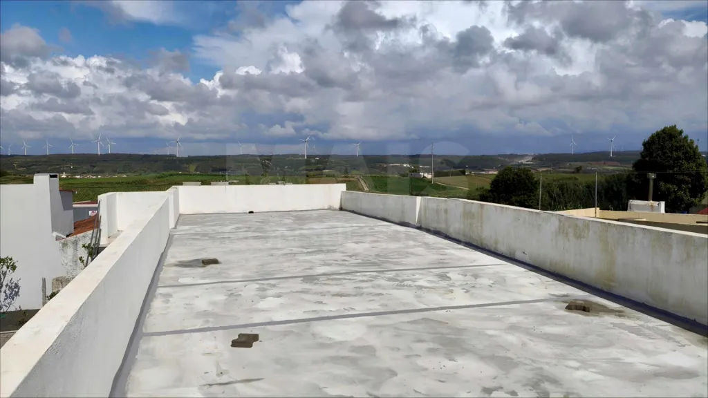 MORADIA T3 Remodelada, Mobilada c/ Suite Master, Terraço, Garagem, Vista Serra, Perto das Praias!