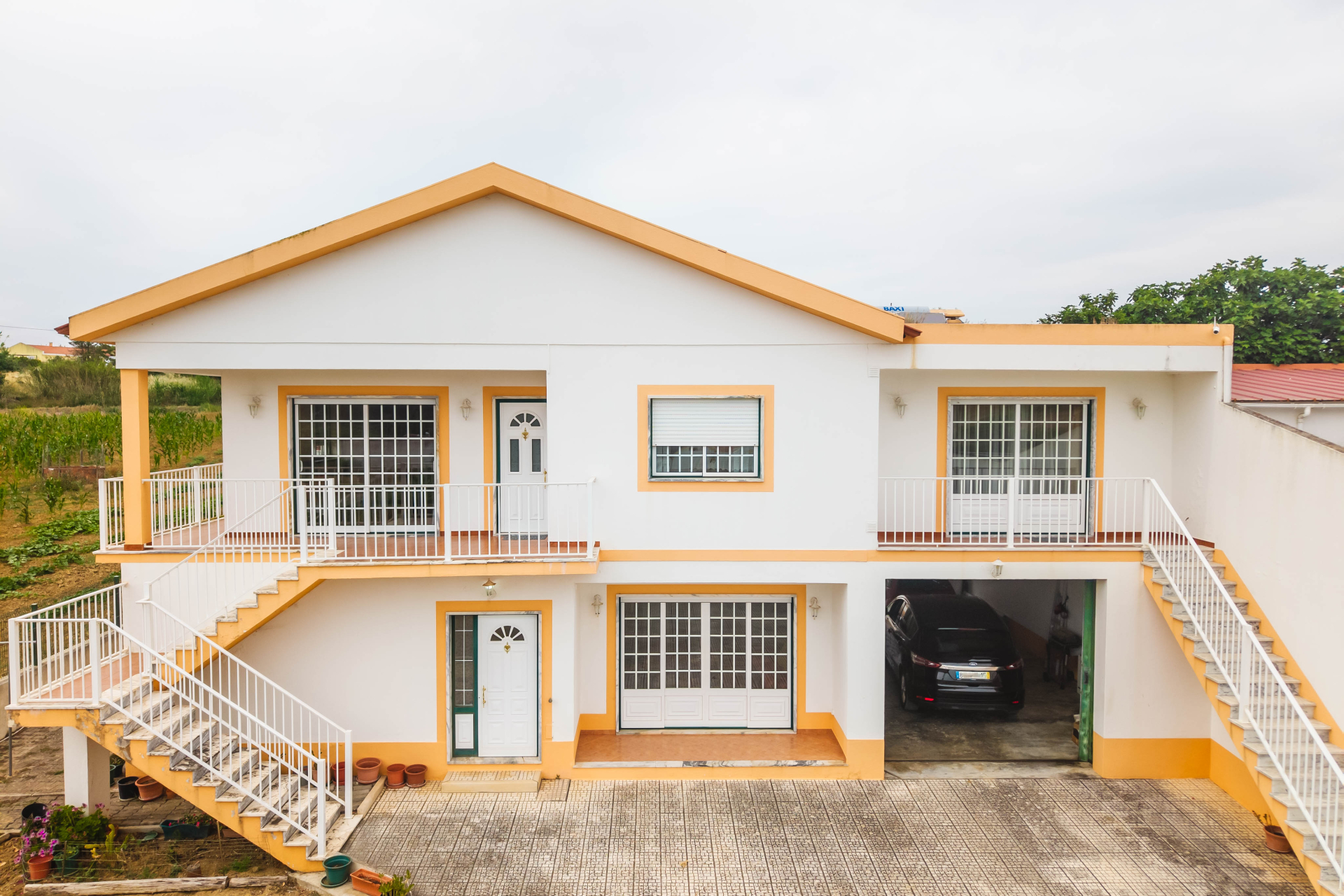 Moradia T5 com 2 Anexos em Terreno com mais de 1.400 m²