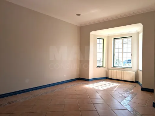 Moradia T6 - 5 min (Praia da Consolação)
