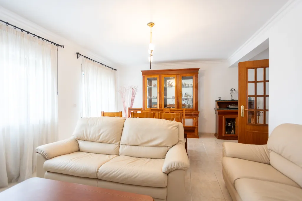 Apartamento T3 com excelente localização no Porto Alto