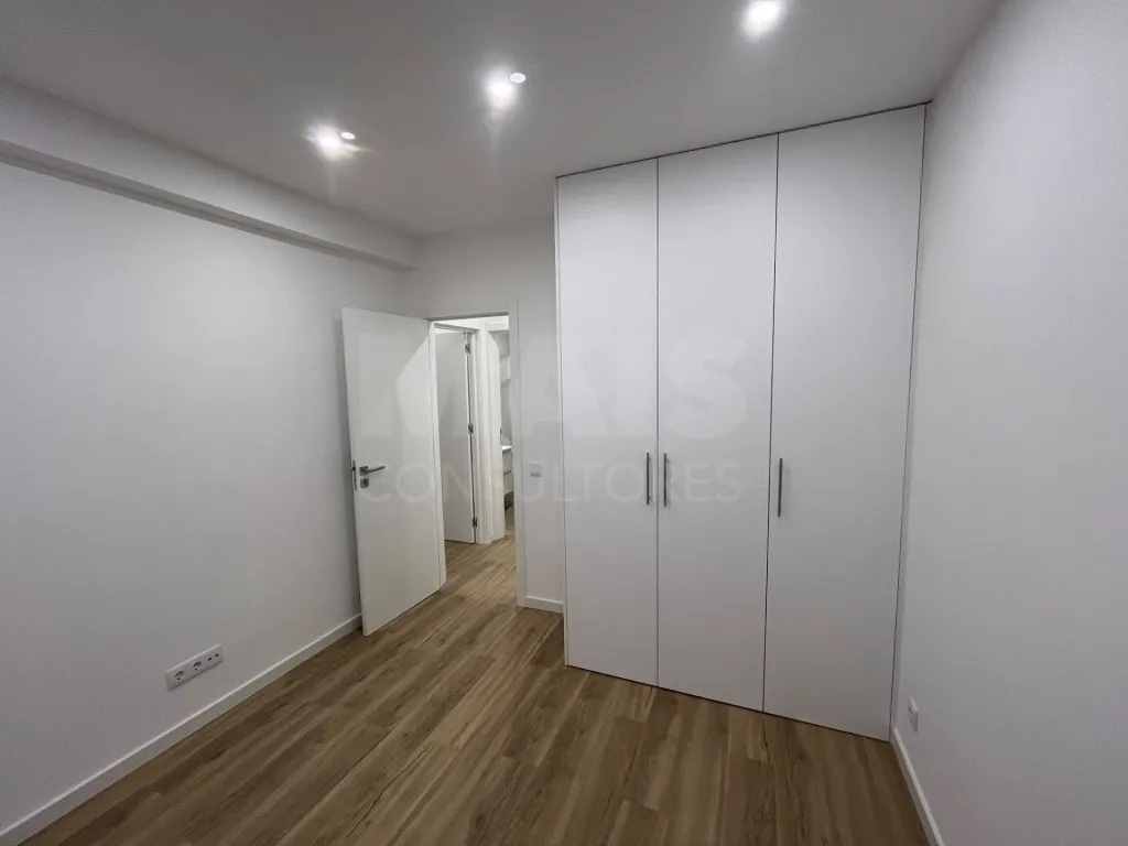 Renovated 2-Bedroom Apartment, Brand New, Dafundo