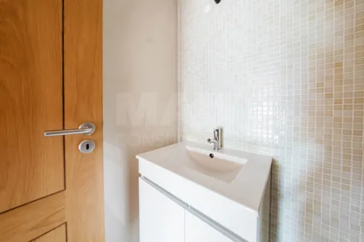 Apartamento T2 Semi-Novo | Terraço | Garagem | Bombarral