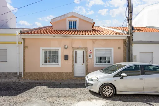 Moradia T2 com quintal em Peniche