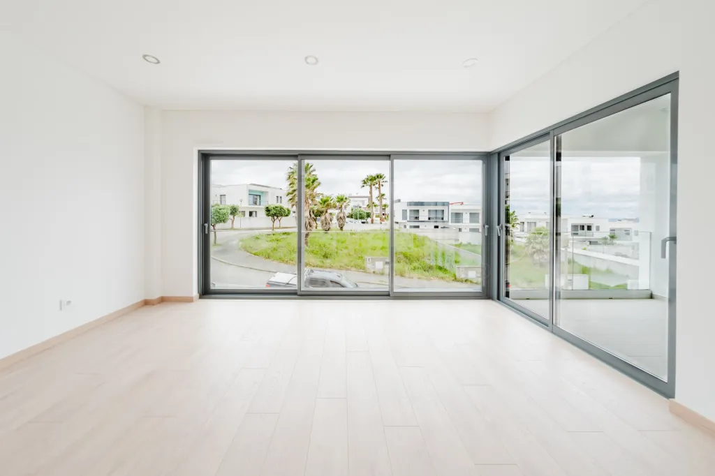 Moradia T3 Nova C/ Vista Mar, Piscina e Garagem, Areia Branca, Lourinhã