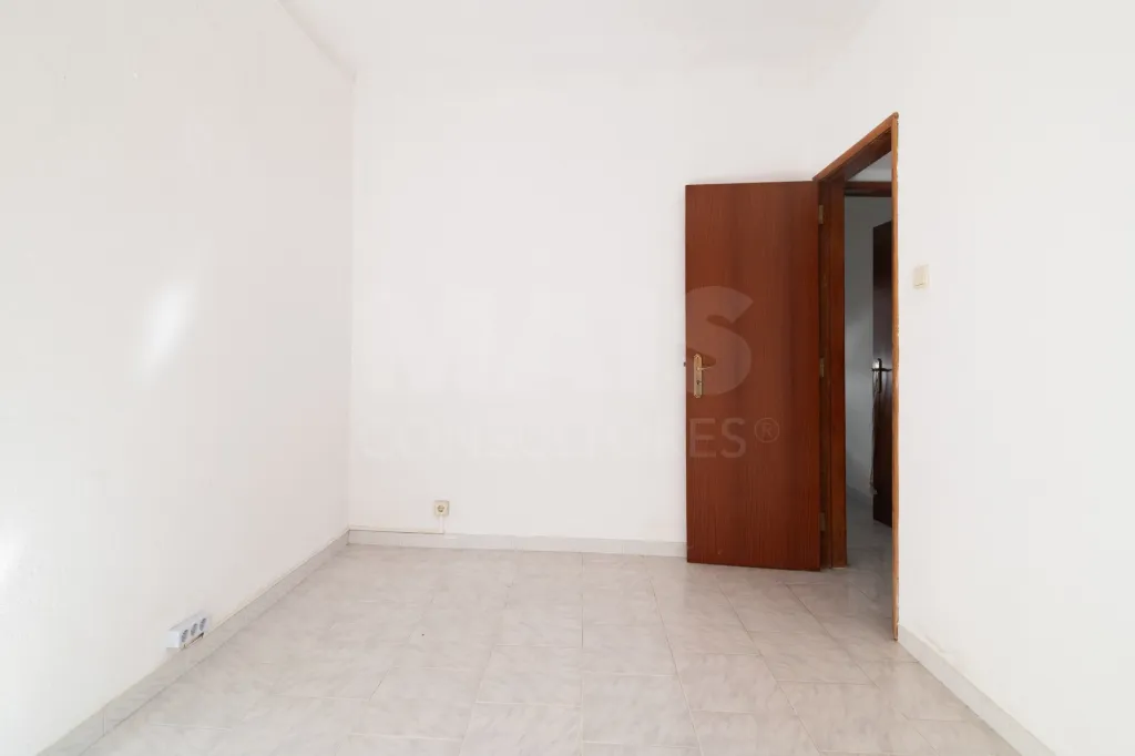 Prédio em propriedade total, localizado numa zona central da Lourinhã,