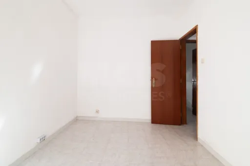 Prédio em propriedade total, localizado numa zona central da Lourinhã,