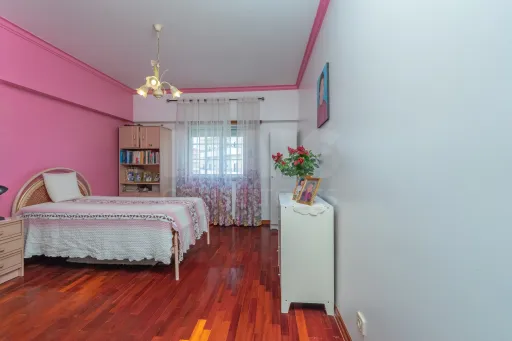 Apartamento T3 excelente localização no Porto Alto
