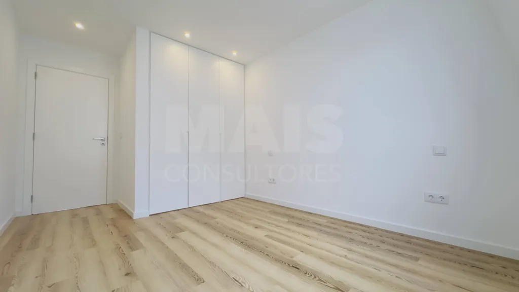 Fully Renovated 4-Bedroom Apartment | Downtown Lourinhã | Space, Elegance, and Comfort