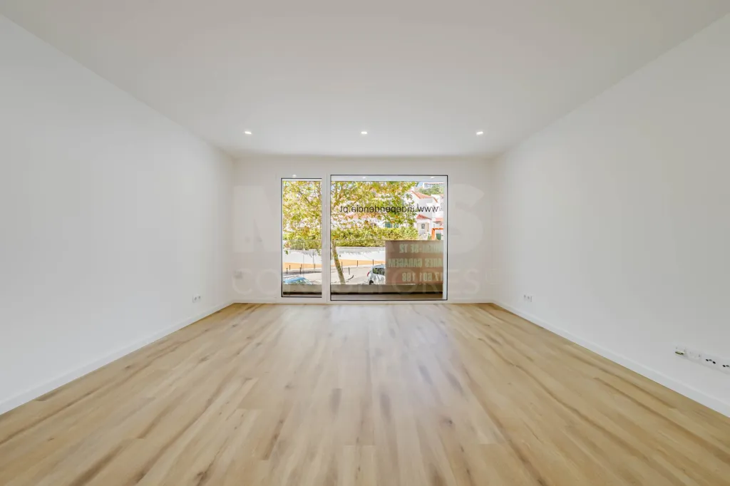 Apartamento T2 na Nazaré c/ 2 lugares de garagem