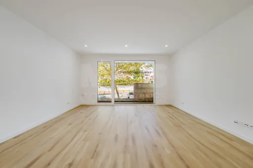 2-bedr. apartment in Nazaré w/ 2 parking spaces