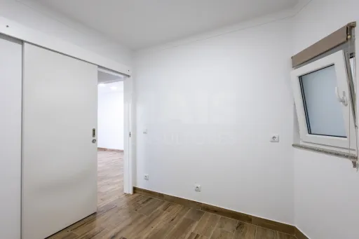 O Seu Refúgio Térreo T2 Remodelado: Conforto e Modernidade em Aljubarrota