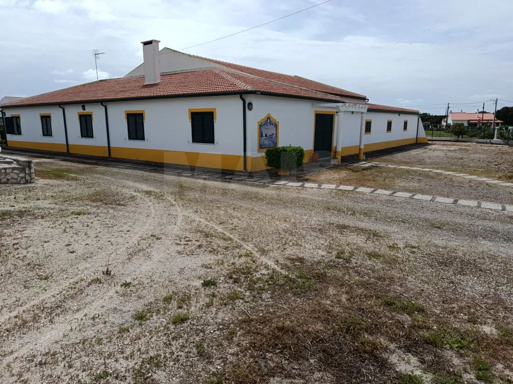 Propriedade com Piscina e Instalações Equestres – Um Refúgio Tranquilo com Potencial de Expansão