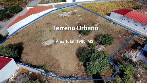Terreno Urbano com 1980m2, Construção Moradia até 300m2