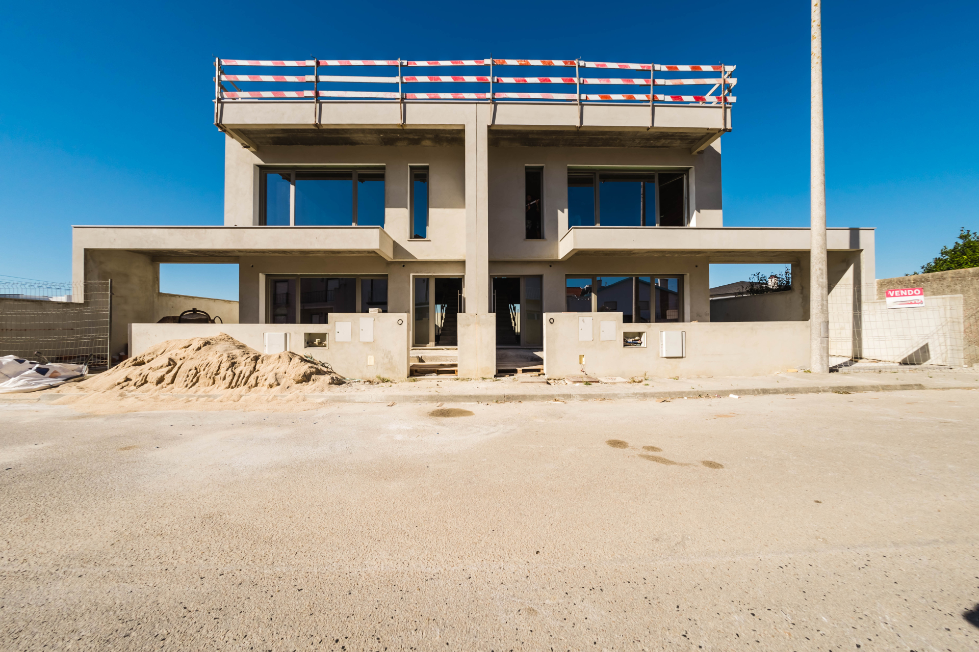 3-Bedroom + 1 House, Garage, Outdoor Space, Panoramic Balcony, and a View