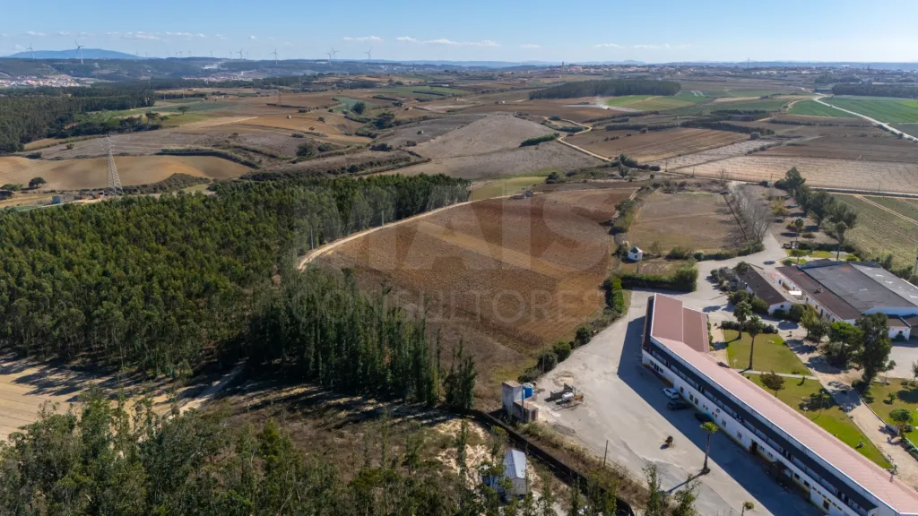 Parcela de terreno rústico de 2.350m2 em Atouguia da Baleia