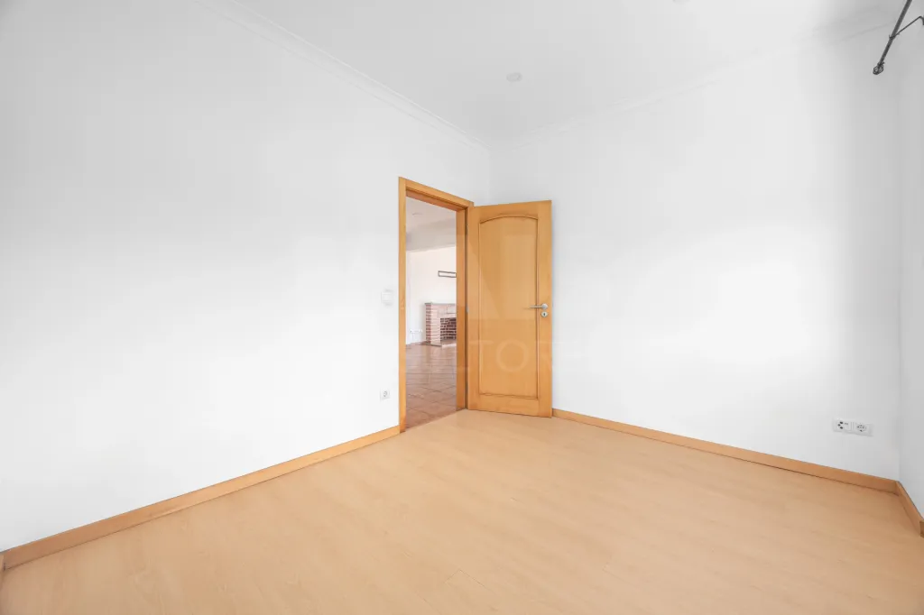 Moradia T6 Remodelada com Vista para a Serra de Montejunto