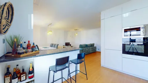 Apartamento T1 Amplo (75 m²) na Amadora – com Estacionamento, Arrecadação e Elevador!