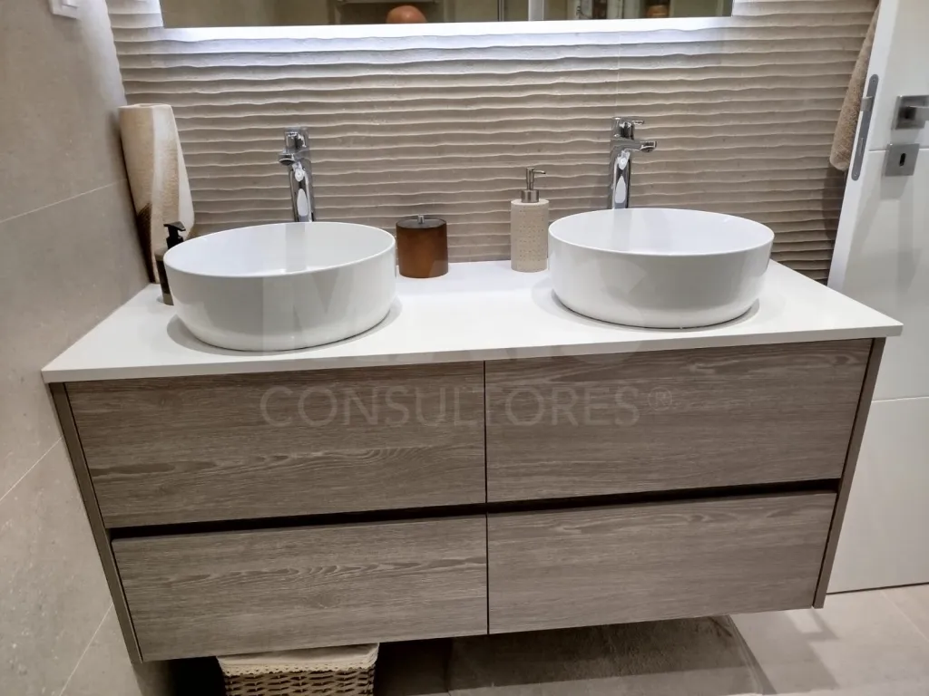 3-Bedroom Top-Floor Apartment with Panoramic Balcony, Garage, and Storage Room | Downtown Lourinhã, 10 Minutes from the Beach