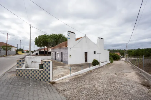 Moradia Térrea T2 para remodelar em Coruche-Vale Mansos