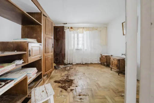 Moradia inserida num amplo terreno com 4.730 m²