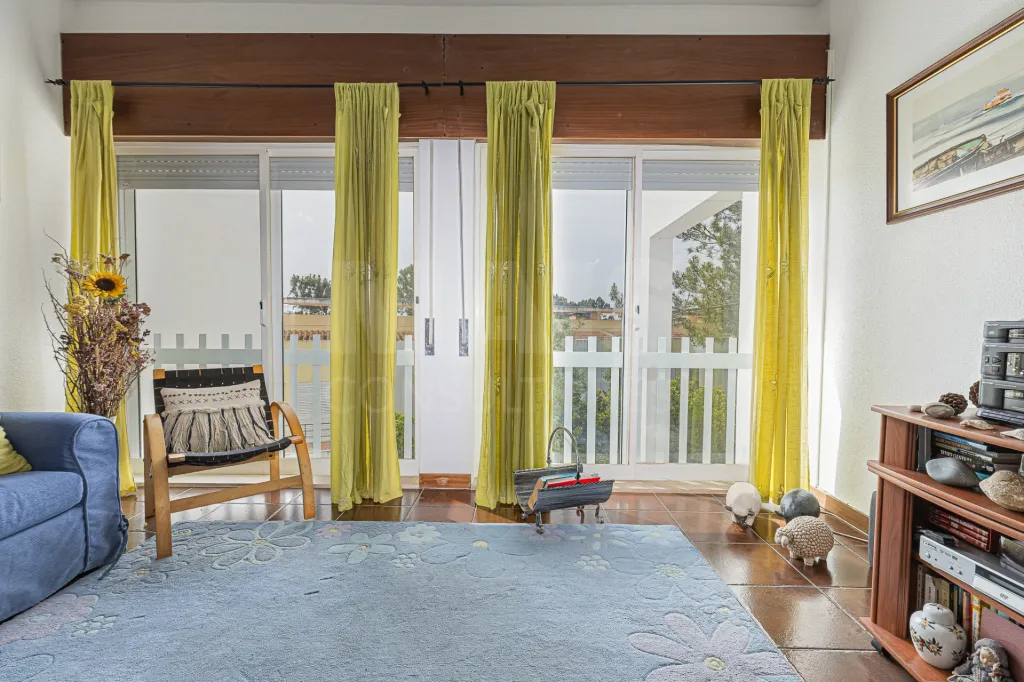 Moradia Contemporânea com terreno 700m2 em Soltroia – Próxima da Praia