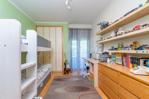 Apartamento T3 com box e vista rio em Vila Franca de Xira