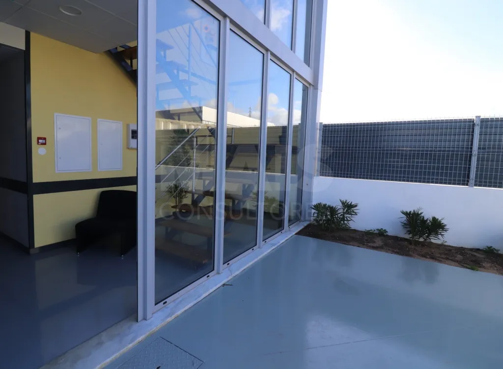 Pavilhão Industrial novo no Carregado com 624 m2 de Terreno e 312 m2 de Construção