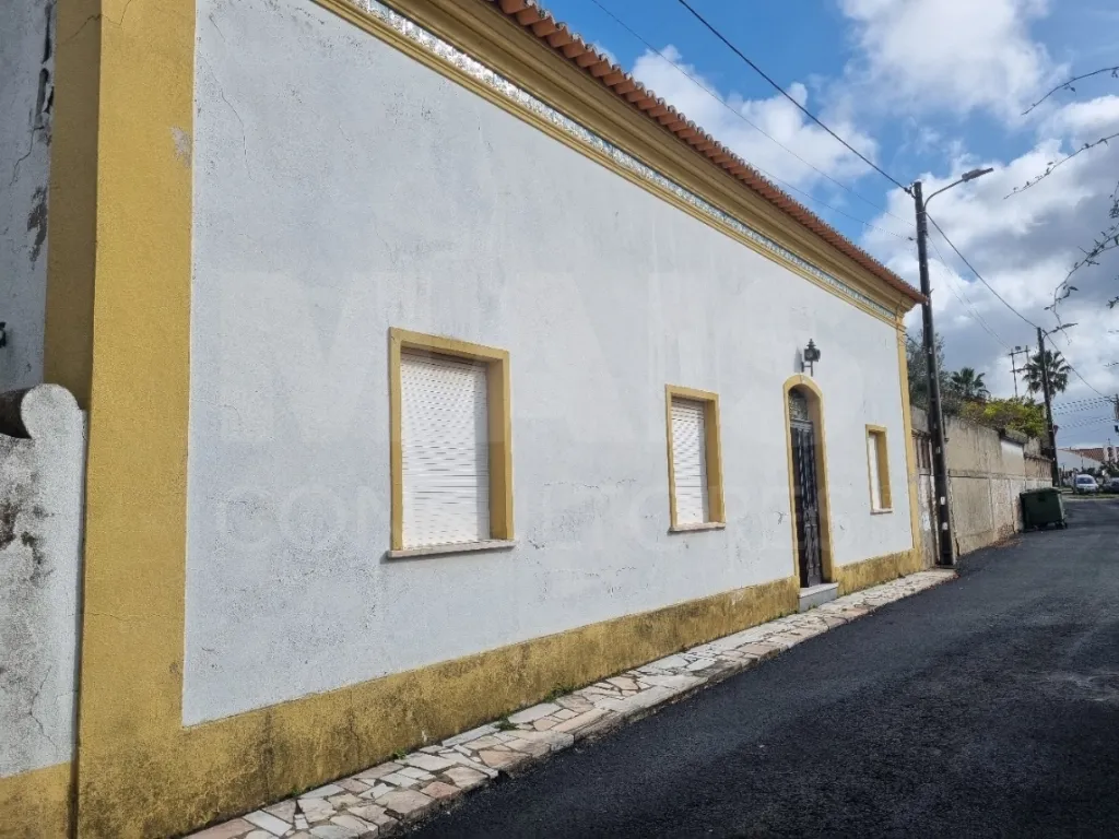 Moradia T4 com piscina, no centro da  Concavada em Abrantes