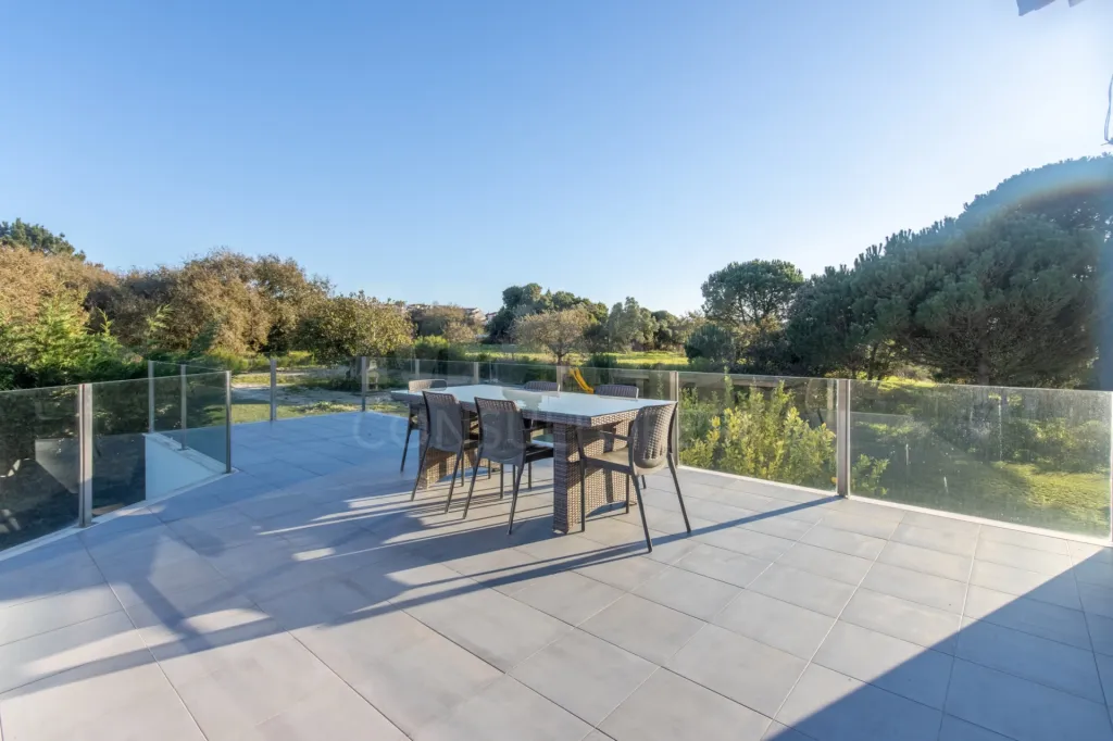 Propriedade com 3 apartamentos e piscina em Óbidos