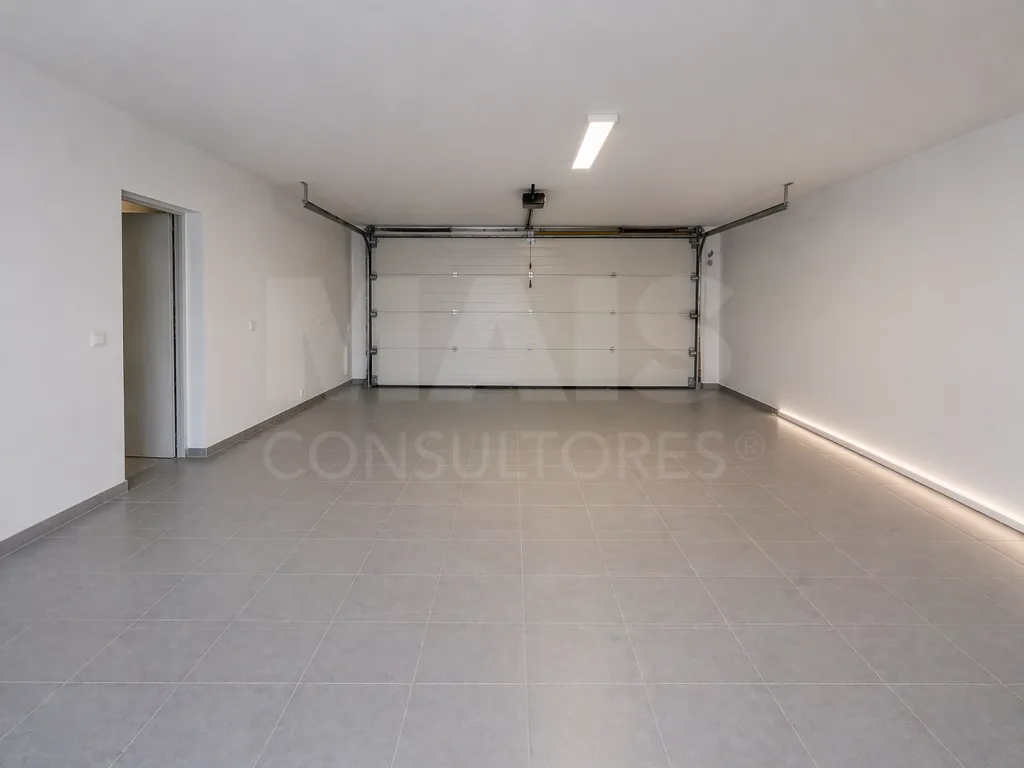 Moradia T5 Independente | Piscina | Box 4 carros