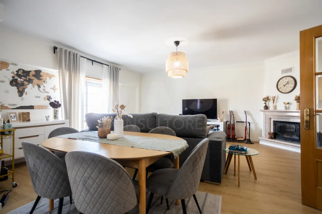 Apartamento T3 com parqueamento em Samora Correia