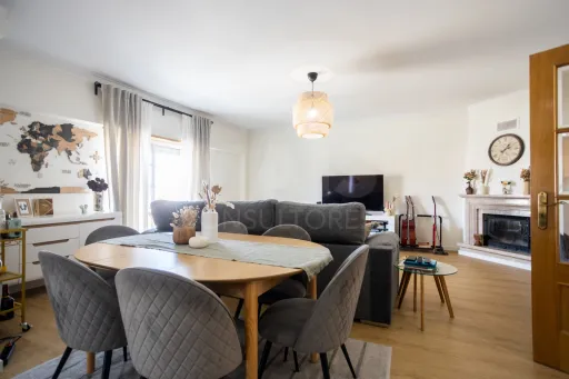 Apartamento T3 com parqueamento em Samora Correia