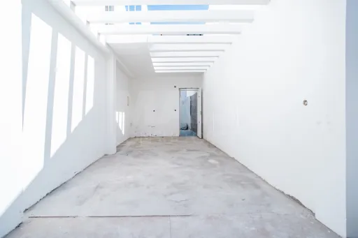 Moradia Térrea T3 com sótão aproveitado , estacionamento e espaço exterior