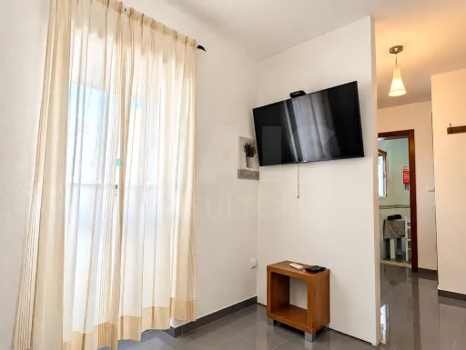 Moradia T2 mobilada e equipada com varanda | Seixal – Lourinhã