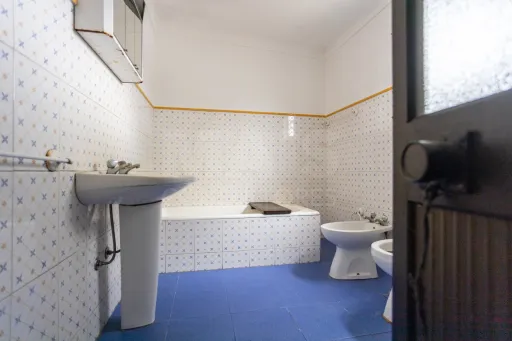 Moradia Térrea T2 para remodelar em Coruche-Vale Mansos