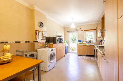 Apartamento T2 com garagem