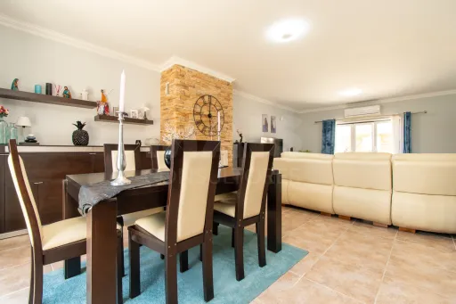 Moradia de 4 assoalhadas a 5km do centro de Loures