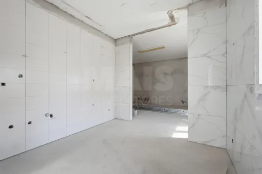 Apartamento T2 novo com quintal e estacionamento