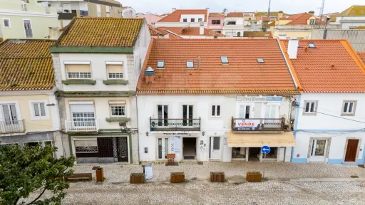 Prédio de Uso Misto em Peniche