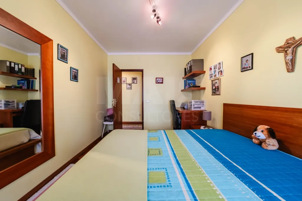Apartamento T3 na Encosta do Sol — Espaço, Conforto e Excelente Exposição Solar