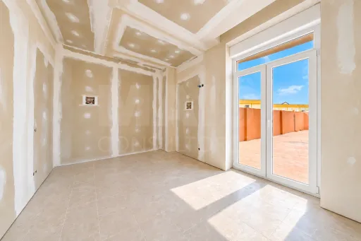 Renovated 1-Bedroom + 1 Apartment with Terrace, Comfort, and Quality | Peniche