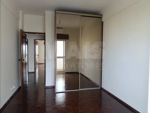 Renovated 3-bedroom apartment in São Domingos de Benfica
