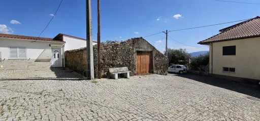 Ruina Propriedade Urbana com Afectação de Arrumos em Peroviseu