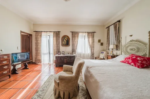 Propriedade única, a apenas 2 km de Alcobaça, com mais de 30.000 m² de terreno